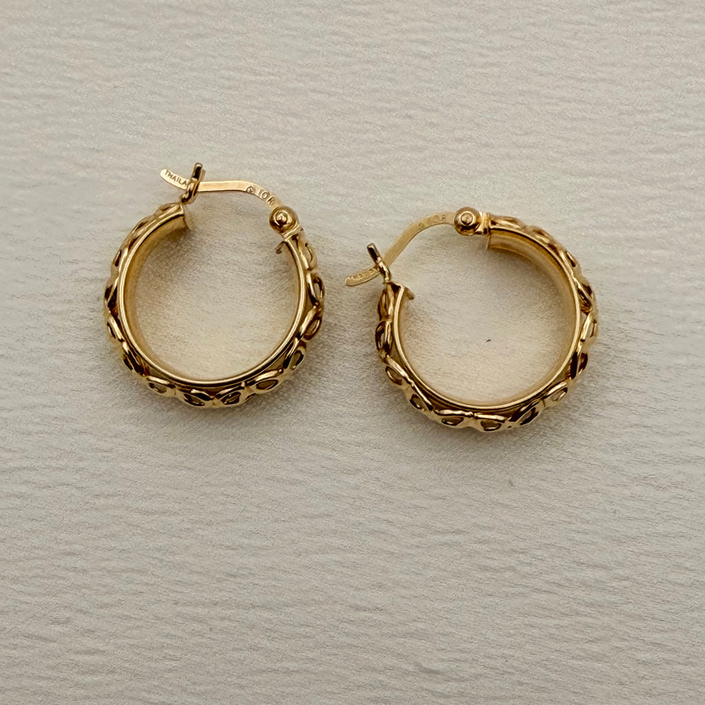 A Handful of Flowers 💐 (Vintage 10KT Yellow Gold Small Floral Cut out Hoops)