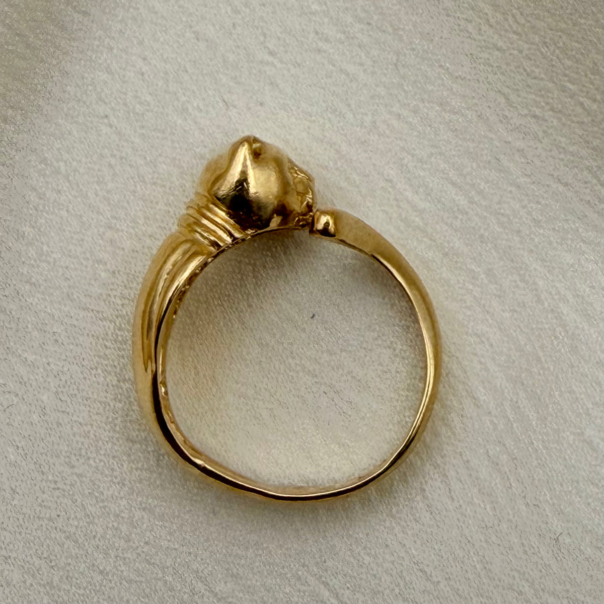 You've Got to Be Kitten Me!  😽  (Vintage 10KT Yellow Gold Cat Ring)