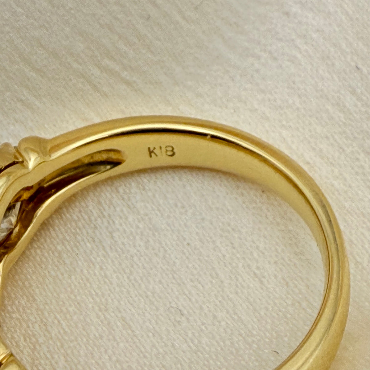 Sunshine and Rainbows ☀️ 🌈 (Vintage 18KT Yellow Gold 1.25 CTW Natural Diamond Band)