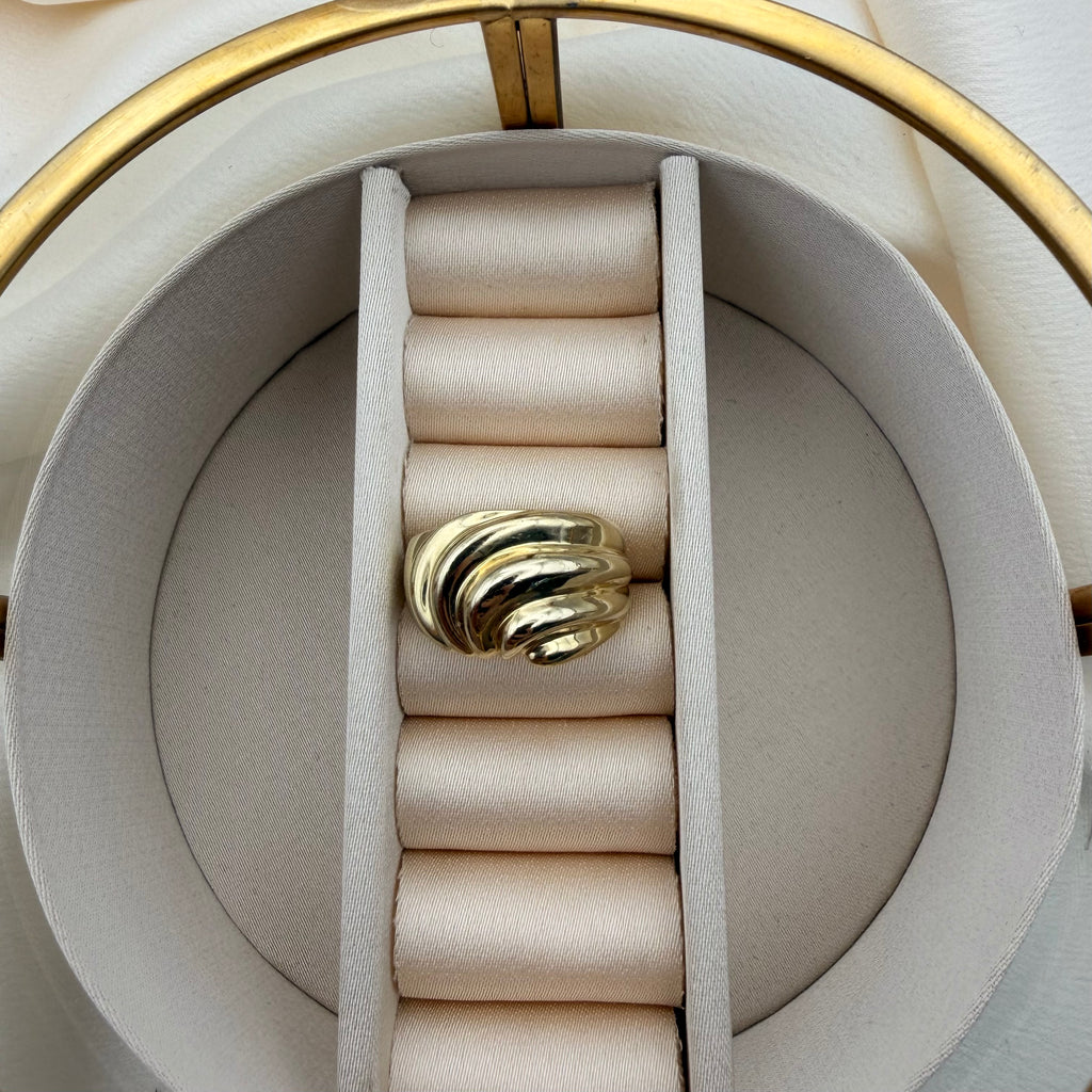 She's Making Waves 🌊  (Vintage 1980's 14KT Yellow Gold Wave Band Ring)