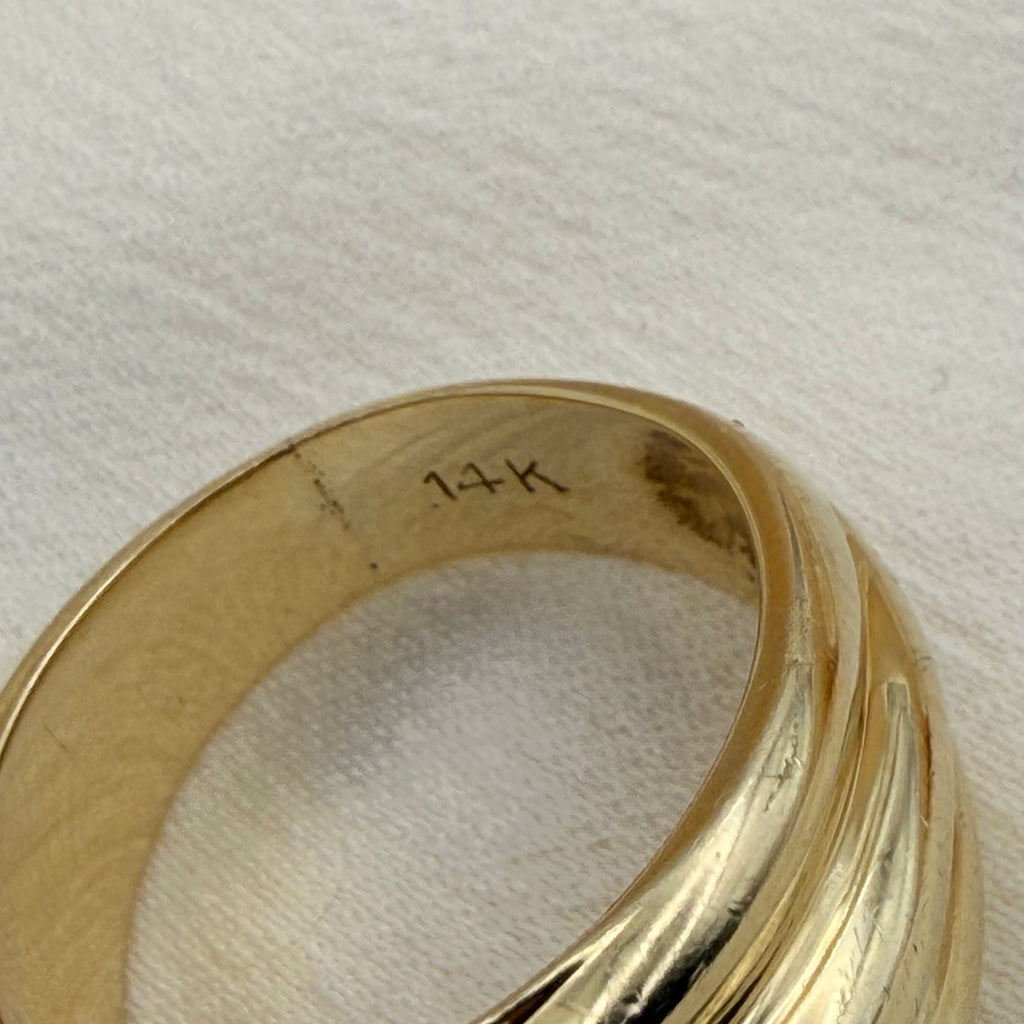 She's Making Waves 🌊  (Vintage 1980's 14KT Yellow Gold Wave Band Ring)