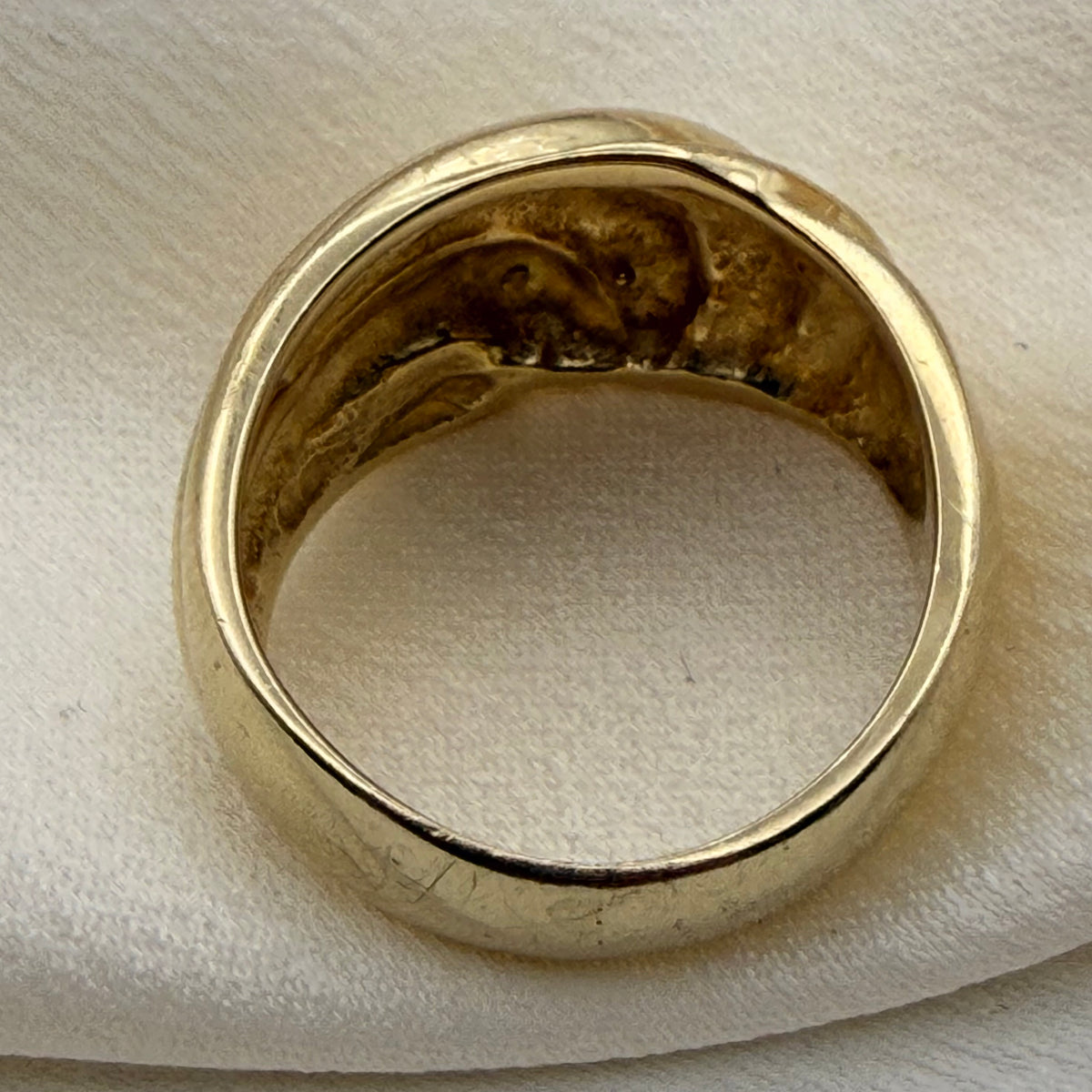 She's Making Waves 🌊  (Vintage 1980's 14KT Yellow Gold Wave Band Ring)