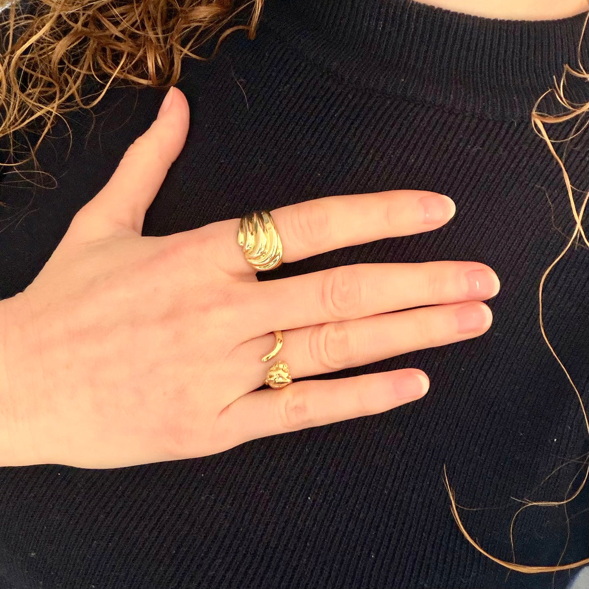 She's Making Waves 🌊  (Vintage 1980's 14KT Yellow Gold Wave Band Ring)