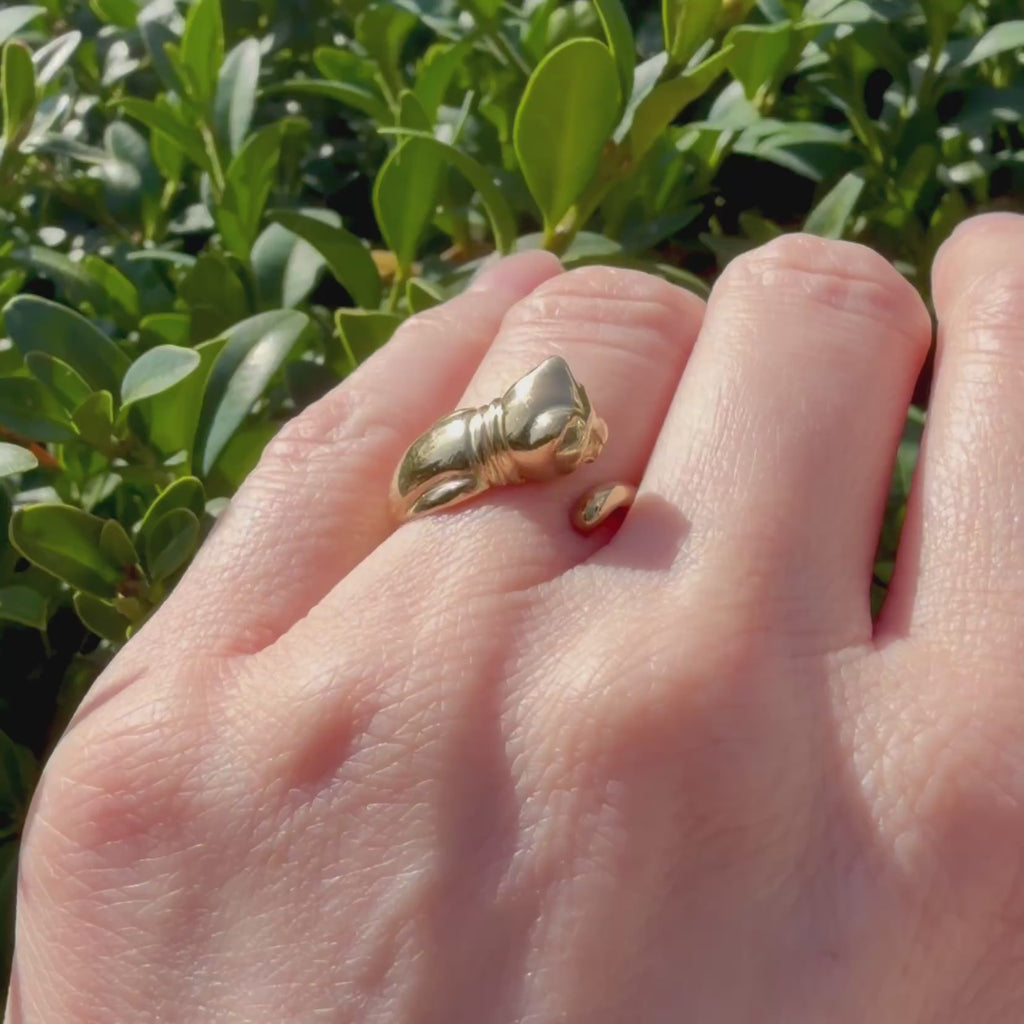 You've Got to Be Kitten Me!  😽  (Vintage 10KT Yellow Gold Cat Ring)